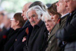 Pepe Mujica Anunci Que Tiene Un Tumor En El Es Fago