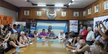 Convocan a una marcha de antorchas contra los tarifazos