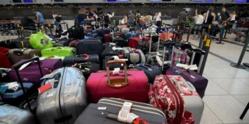 Los aeronáuticos dan marcha atrás y levantan el paro