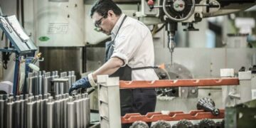 Para privados, la industria cayó 4,7% en 2018