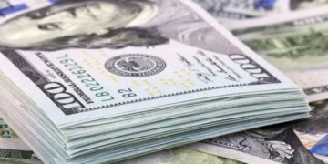 El dólar perforó el piso de la banda y el BCRA salió a intervenir