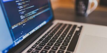 Críticas de la industria del software a las retenciones de servicios