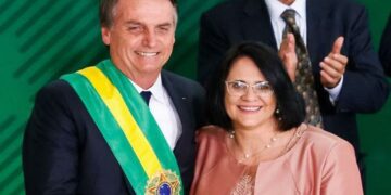 Alves: “Las niñas, de rosa; los niños, de azul”