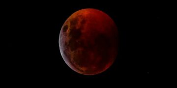 Desde Córdoba pudo observarse la «superluna de sangre de lobo»