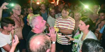 Protesta de los habitantes de Villa María por los cortes de luz