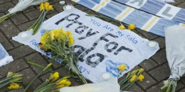 Gracias a una colecta, la familia de Emiliano Sala reanuda la búsqueda