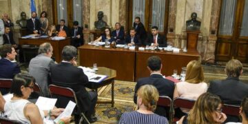 La oposición se unió para rechazar los DNU de Macri