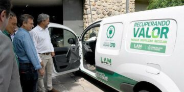 Presentan los autos eléctricos para recolectar residuos