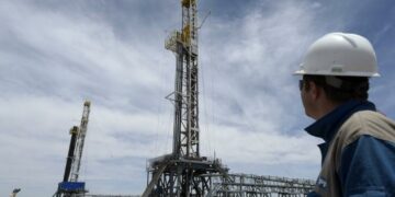 Vaca Muerta: Techint suspendería a 300 trabajadores