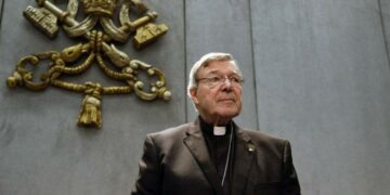 Condenan al número tres del  Vaticano por abusos sexuales