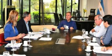 El gobernador retomó su agenda y se reunió con funcionarios