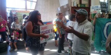 En protesta por los hundimientos, vecinos de Villa El Libertador tomaron el CPC