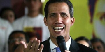 Maduro cierra las fronteras ante el operativo de ayuda humanitaria