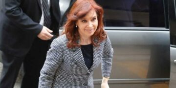 Cristina Fernández pidió postergar el juicio por la obra pública