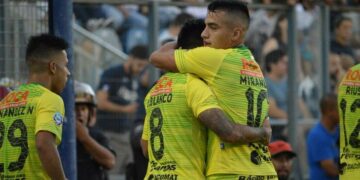 Defensa y Justicia ganó en el Bosque y es único puntero del campeonato