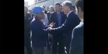 Un obrero increpó a Macri y le pidió que «haga algo»