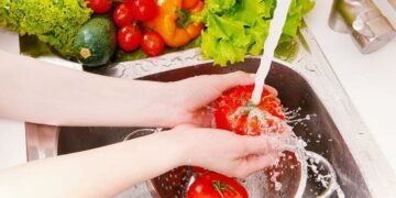 Cómo lavar las frutas y verduras para evitar intoxicaciones