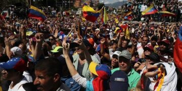 Guaidó redobla la presión sobre Maduro