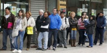 La caída del empleo privado formal es la mayor de la última década