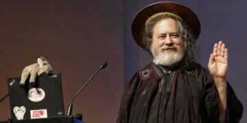 Stallman: “Los teléfonos celulares no se apagan nunca”