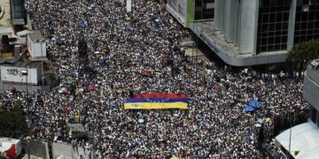 Maduro y Guaidó, protagonistas de otra agitada jornada en Venezuela