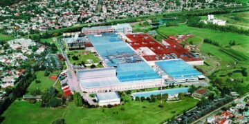 Suspensiones y despidos en Fate y BGH por la crisis