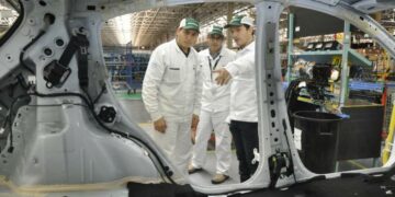 Suspenden a 700 operarios