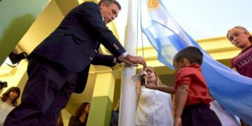 Desde una escuela municipal, Mestre le respondió a Juez y criticó a la Provincia