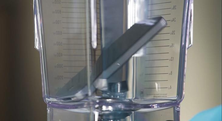 Trituraron un teléfono celular para analizar sus componentes Trituraron un teléfono celular para analizar sus componentes