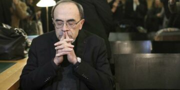 Un cardenal francés condenado por ocultar casos de pederastia