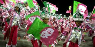 Bolsonaro embiste contra los carnavales populares