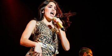 Lali Espósito había cantado en el mismo escenario que Sergio Denis