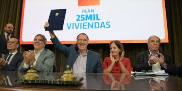 Schiaretti lanzó un plan de construcción de 25.000 viviendas