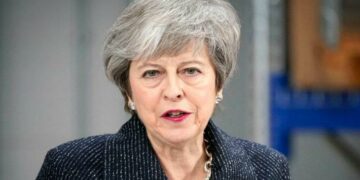 May obtiene una bocanada de oxígeno