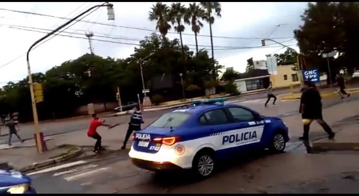 Cruz del Eje: un hombre atacó a la Policía con una rama Cruz del Eje: un hombre atacó a la Policía con una rama