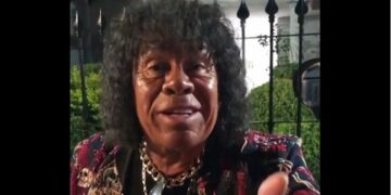 La Mona compartió un video y despertó la preocupación de sus seguidores