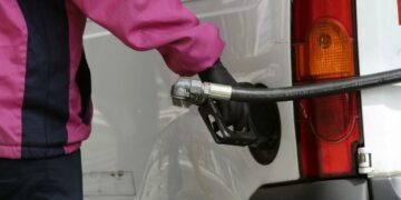 YPF y Axion aumentaron sus combustibles