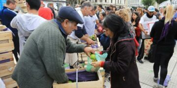 “Frutazo” en la Plaza de Mayo