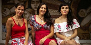 Mujeres le cantan a mujeres