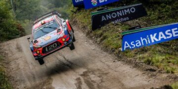 Mikkelsen se quedó con la especial y Neuville con la general