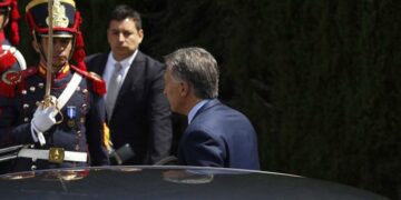 Rumbo incierto: Macri decide controlar precios y congelar tarifas