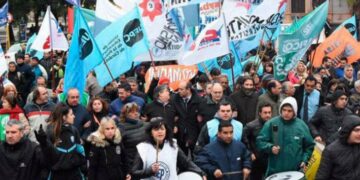 Los sindicatos se movilizan contra las “políticas de ajuste”