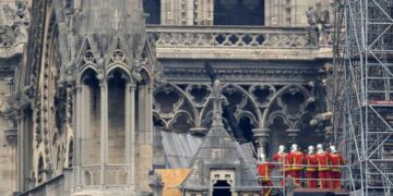 Millonaria colecta en París para reconstruir Notre Dame
