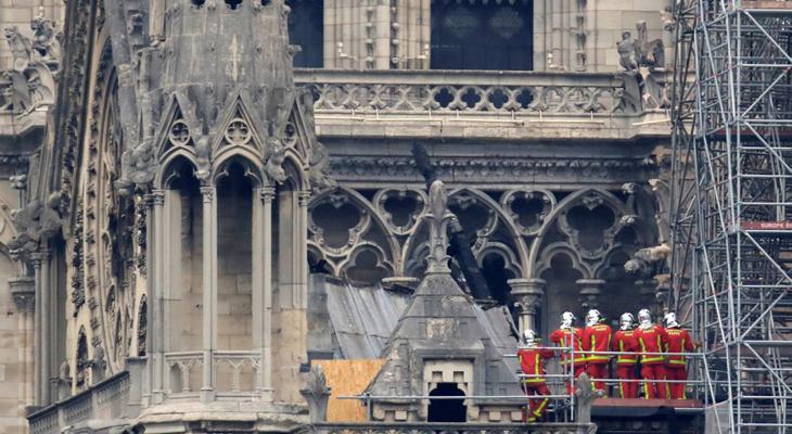 Millonaria colecta en París para reconstruir Notre Dame Millonaria colecta en París para reconstruir Notre Dame
