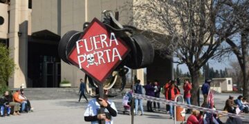 Vigilia ambiental contra la fábrica de Porta Hnos