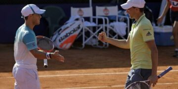 Unos pasan, otros se quedan