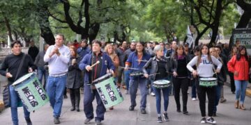 Gremios opositores cumplen un nuevo paro general contra el ajuste del Gobierno nacional