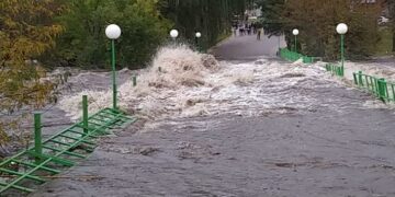 El temporal azotó con furia a la zona serrana e hizo crecer los ríos