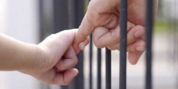 En Argentina hay 150.000 chicos con uno de sus padres preso