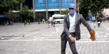 El villano de Avengers llegó a la plaza San Martín para el estreno de la película